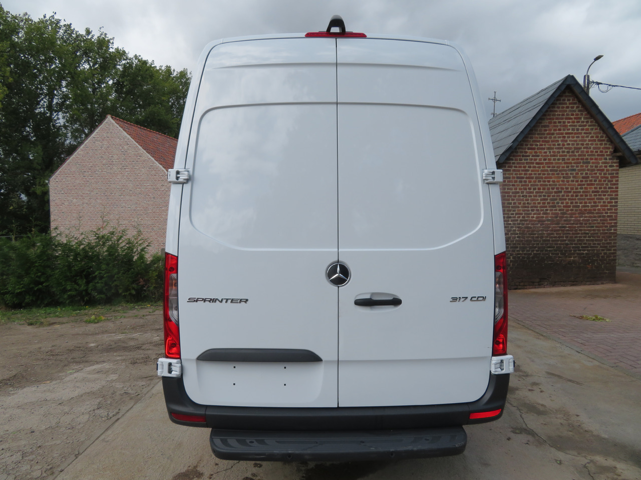 Fourgon utilitaire neuf Mercedes-Benz Sprinter 317cdi - A3H2: photos 6 Fourgon utilitaire neuf Mercedes-Benz Sprinter 317cdi - A3H2: photos 6