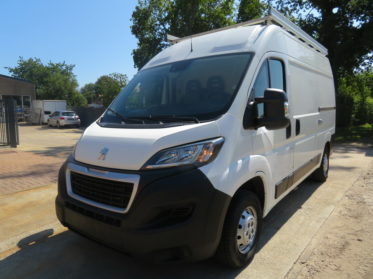 PEUGEOT Boxer 2.2 BlueHDI L2H2 - Fourgon utilitaire: photos 3 PEUGEOT Boxer 2.2 BlueHDI L2H2 - Fourgon utilitaire: photos 3