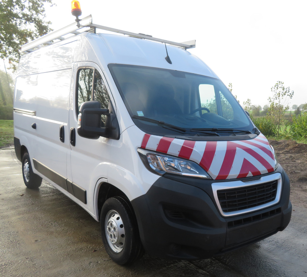 Peugeot Boxer 2.2 BlueHDi - L2H2 - Fourgon utilitaire: photos 1 Peugeot Boxer 2.2 BlueHDi - L2H2 - Fourgon utilitaire: photos 1