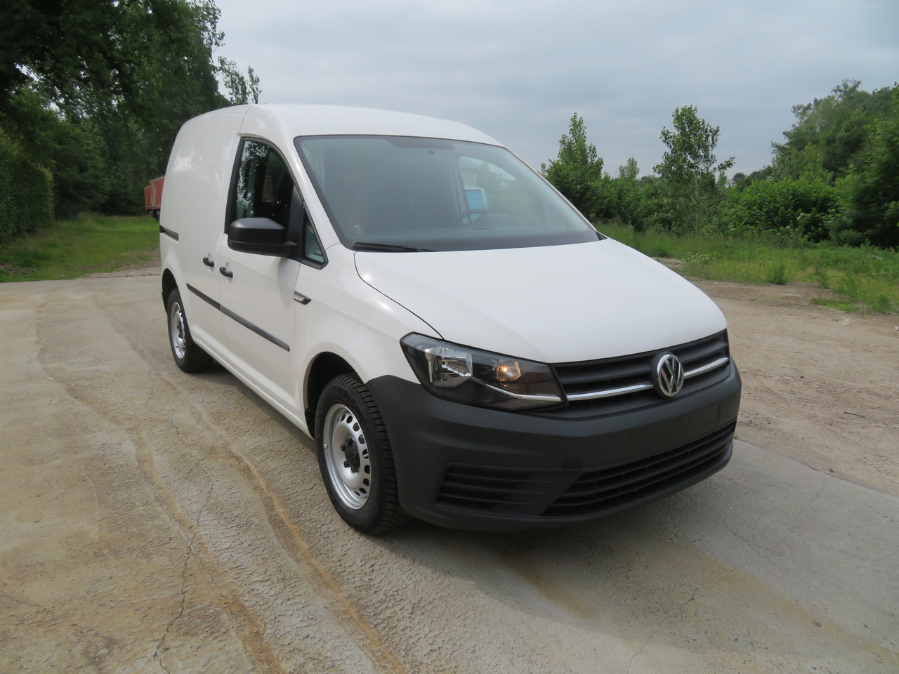 VOLKSWAGEN Caddy 2.0 TDi - Fourgonnette: photos 1 VOLKSWAGEN Caddy 2.0 TDi - Fourgonnette: photos 1