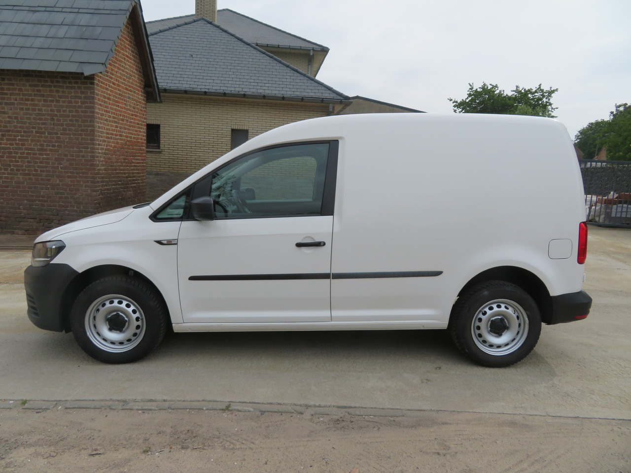 VOLKSWAGEN Caddy 2.0 TDi - Fourgonnette: photos 4 VOLKSWAGEN Caddy 2.0 TDi - Fourgonnette: photos 4