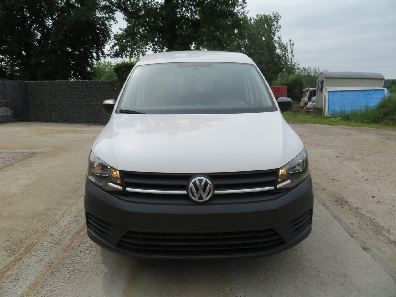 VOLKSWAGEN Caddy 2.0 TDi - Fourgonnette: photos 2 VOLKSWAGEN Caddy 2.0 TDi - Fourgonnette: photos 2