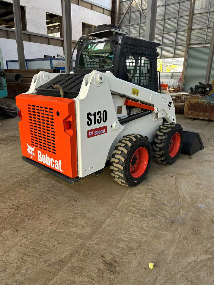 Mini chargeuse BOBCAT Skid Steer Loader S130: photos 8