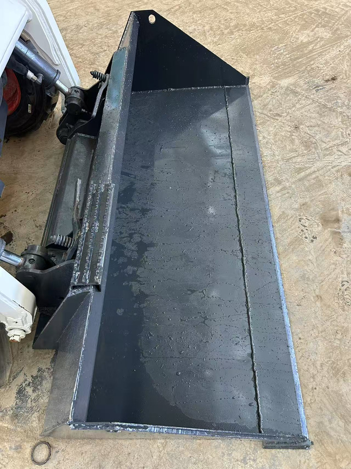 BOBCAT Skid Steer Loader S130 - Mini chargeuse: photos 4 BOBCAT Skid Steer Loader S130 - Mini chargeuse: photos 4