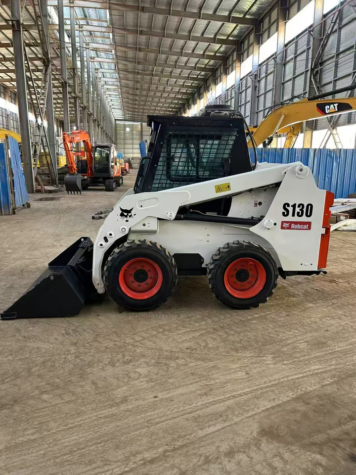BOBCAT Skid Steer Loader S130 - Mini chargeuse: photos 1 BOBCAT Skid Steer Loader S130 - Mini chargeuse: photos 1