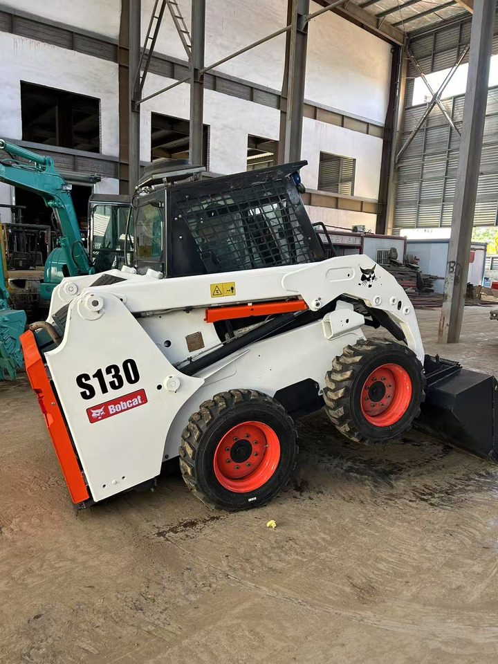BOBCAT Skid Steer Loader S130 - Mini chargeuse: photos 3 BOBCAT Skid Steer Loader S130 - Mini chargeuse: photos 3