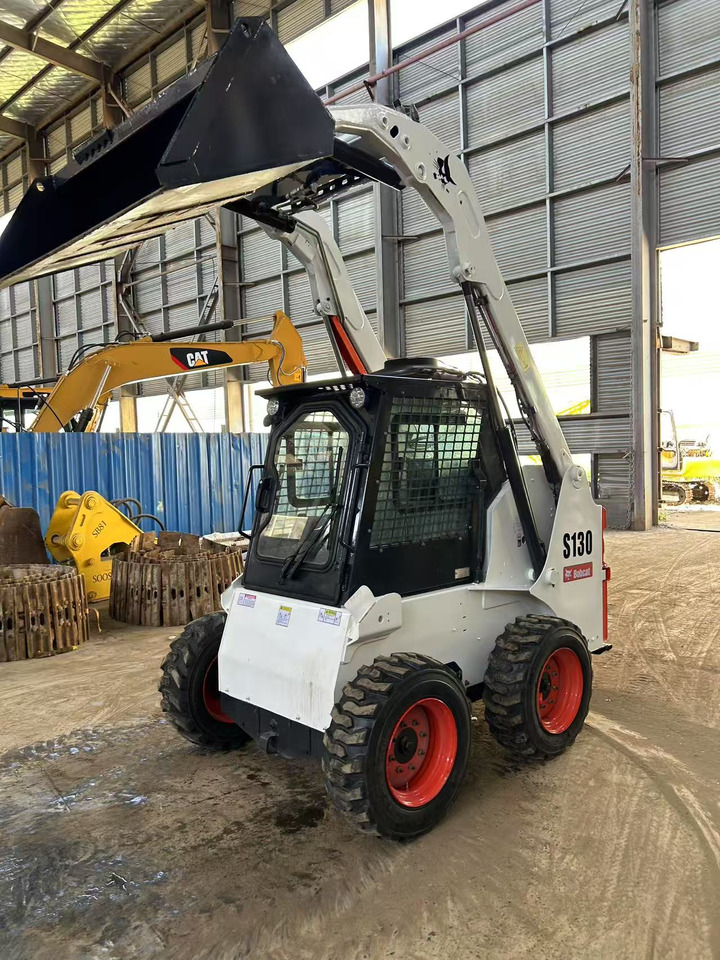 Mini chargeuse BOBCAT Skid Steer Loader S130: photos 7