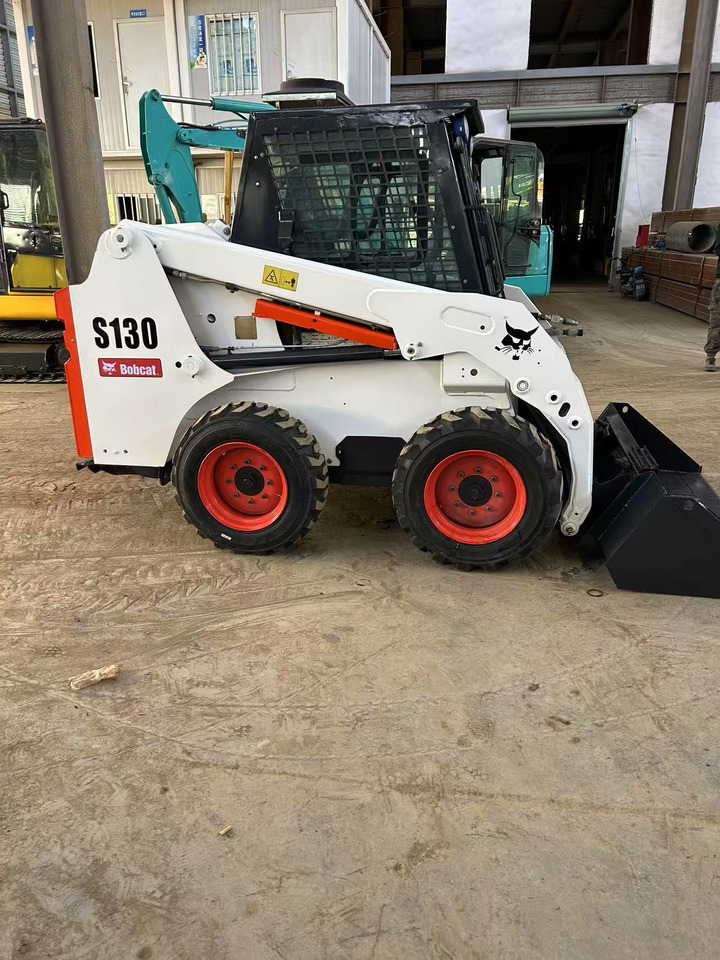 Mini chargeuse BOBCAT Skid Steer Loader S130: photos 9