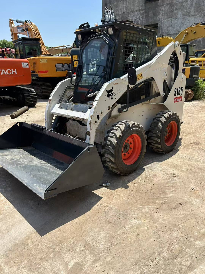 BOBCAT Skid Steer Loader S185 - Mini chargeuse: photos 1 BOBCAT Skid Steer Loader S185 - Mini chargeuse: photos 1