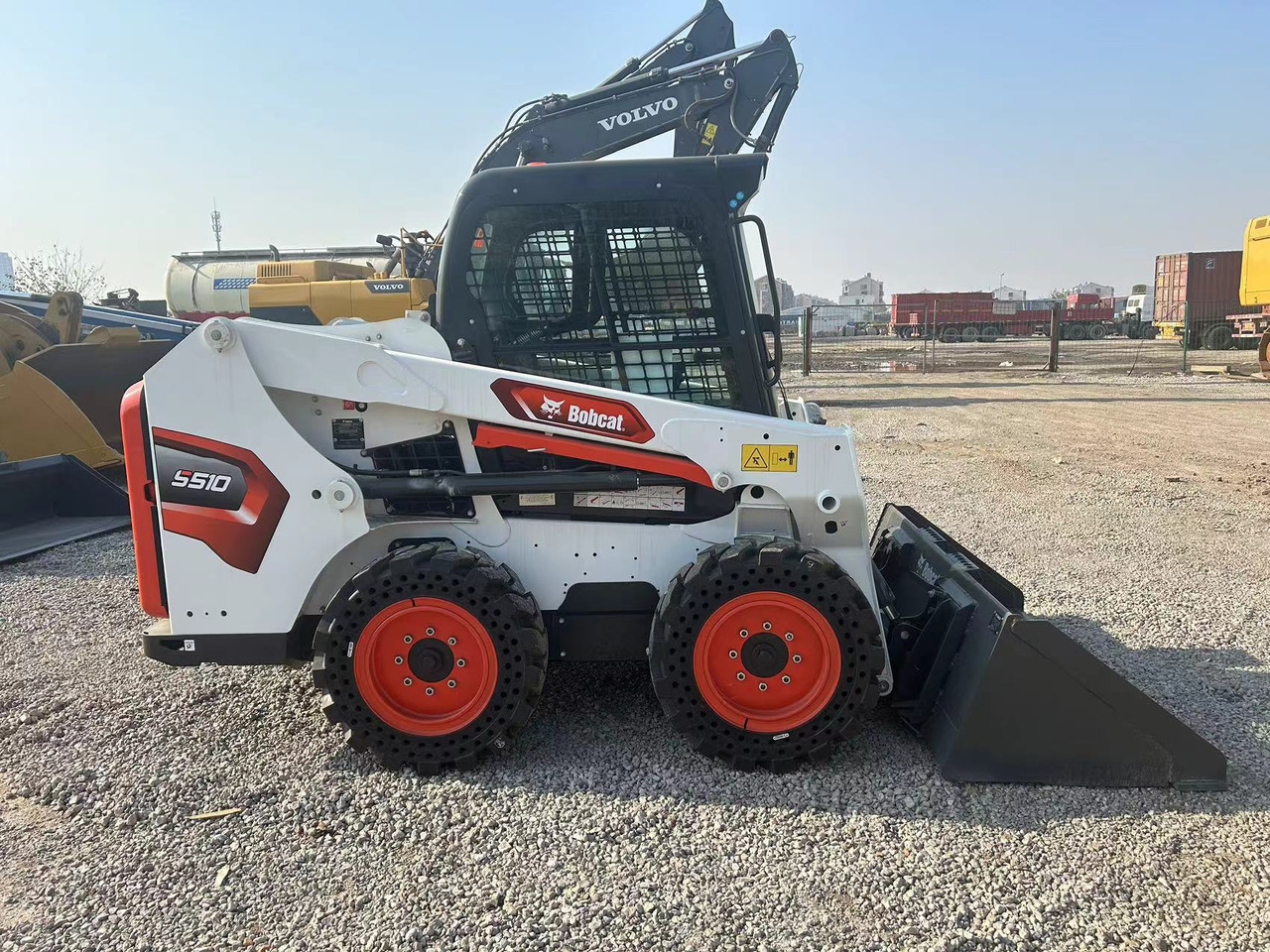 BOBCAT Skid Steer Loader S510 - Mini chargeuse: photos 1 BOBCAT Skid Steer Loader S510 - Mini chargeuse: photos 1