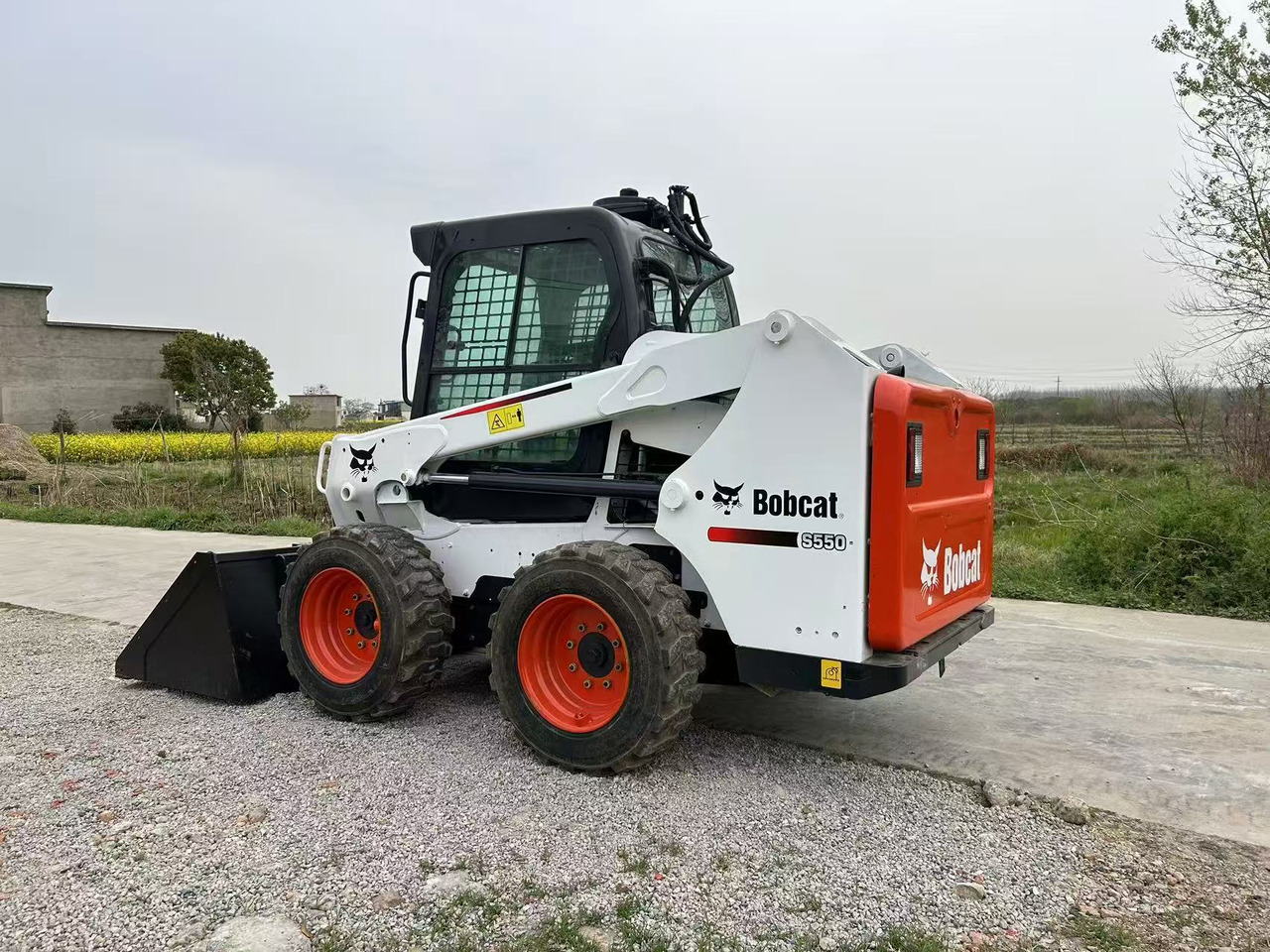 BOBCAT Skid Steer Loader S550 - Mini chargeuse: photos 3 BOBCAT Skid Steer Loader S550 - Mini chargeuse: photos 3