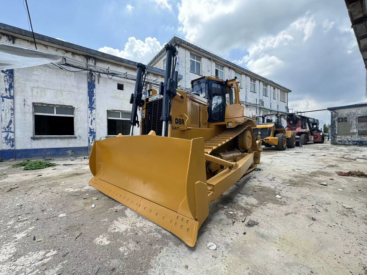 CAT Bulldozer D8R Click for Discount - Bulldozer: photos 3 CAT Bulldozer D8R Click for Discount - Bulldozer: photos 3