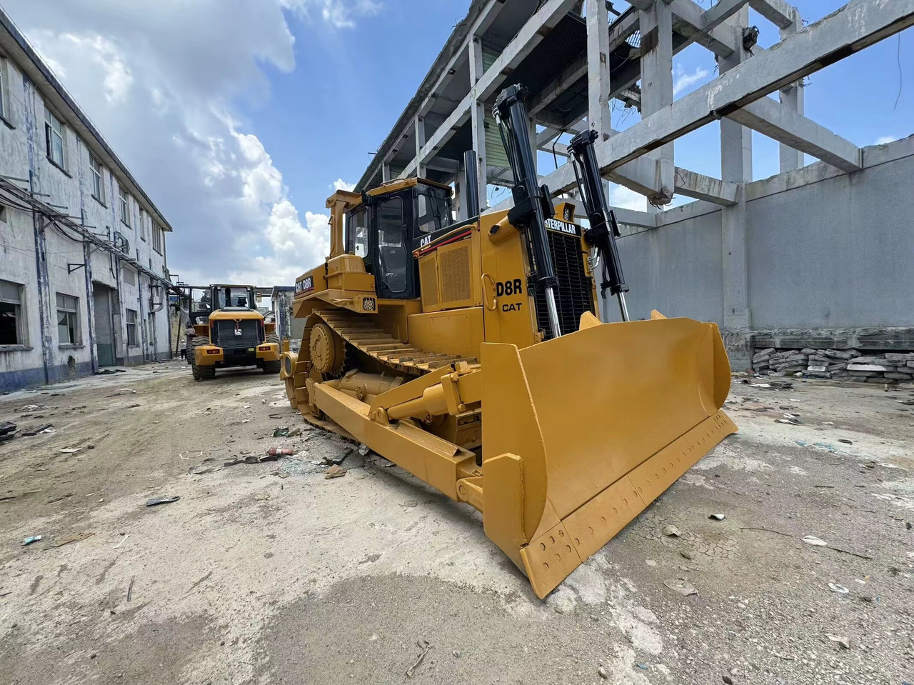 CAT Bulldozer D8R Click for Discount - Bulldozer: photos 5 CAT Bulldozer D8R Click for Discount - Bulldozer: photos 5