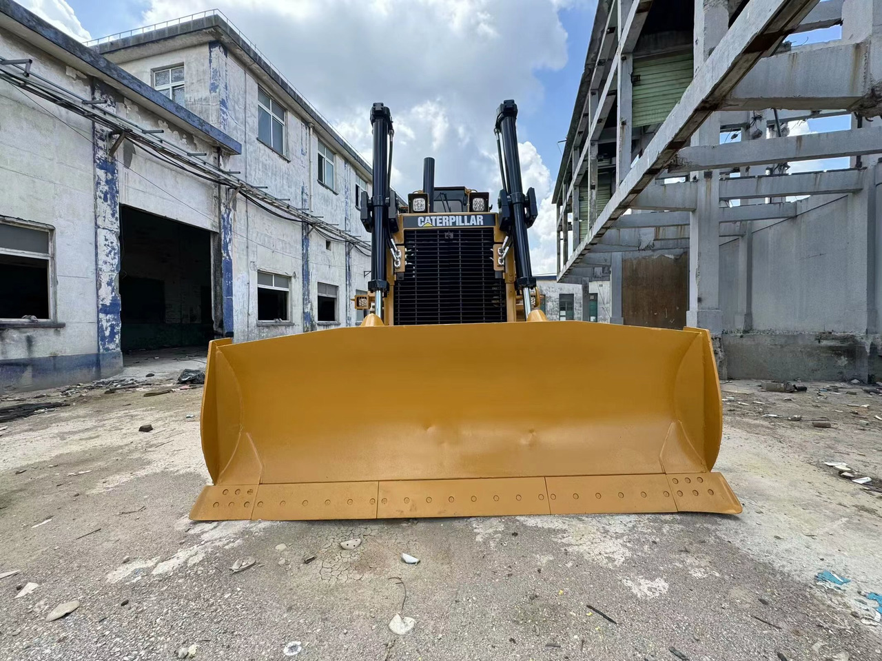CAT Bulldozer D8R Click for Discount - Bulldozer: photos 2 CAT Bulldozer D8R Click for Discount - Bulldozer: photos 2