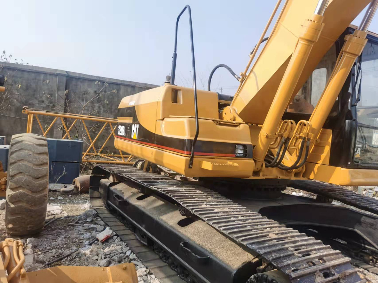 CATERPILLAR 320B - Pelle sur chenille: photos 5 CATERPILLAR 320B - Pelle sur chenille: photos 5