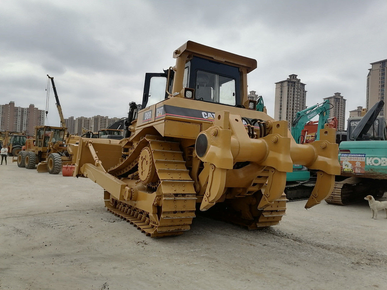 CATERPILLAR D8R Bulldozer Click for Discount - Bulldozer: photos 1 CATERPILLAR D8R Bulldozer Click for Discount - Bulldozer: photos 1