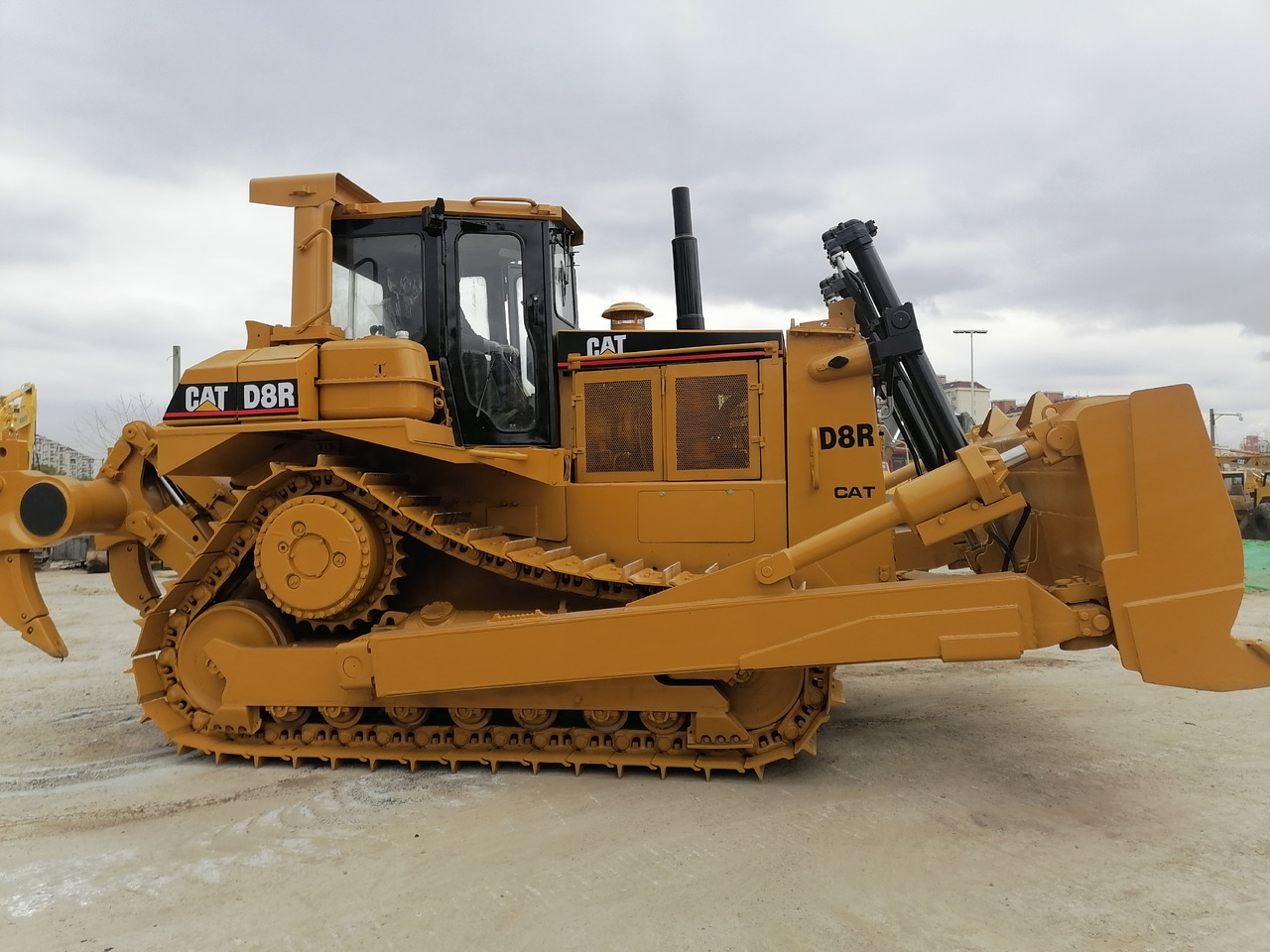 CATERPILLAR D8R Bulldozer Click for Discount - Bulldozer: photos 5 CATERPILLAR D8R Bulldozer Click for Discount - Bulldozer: photos 5