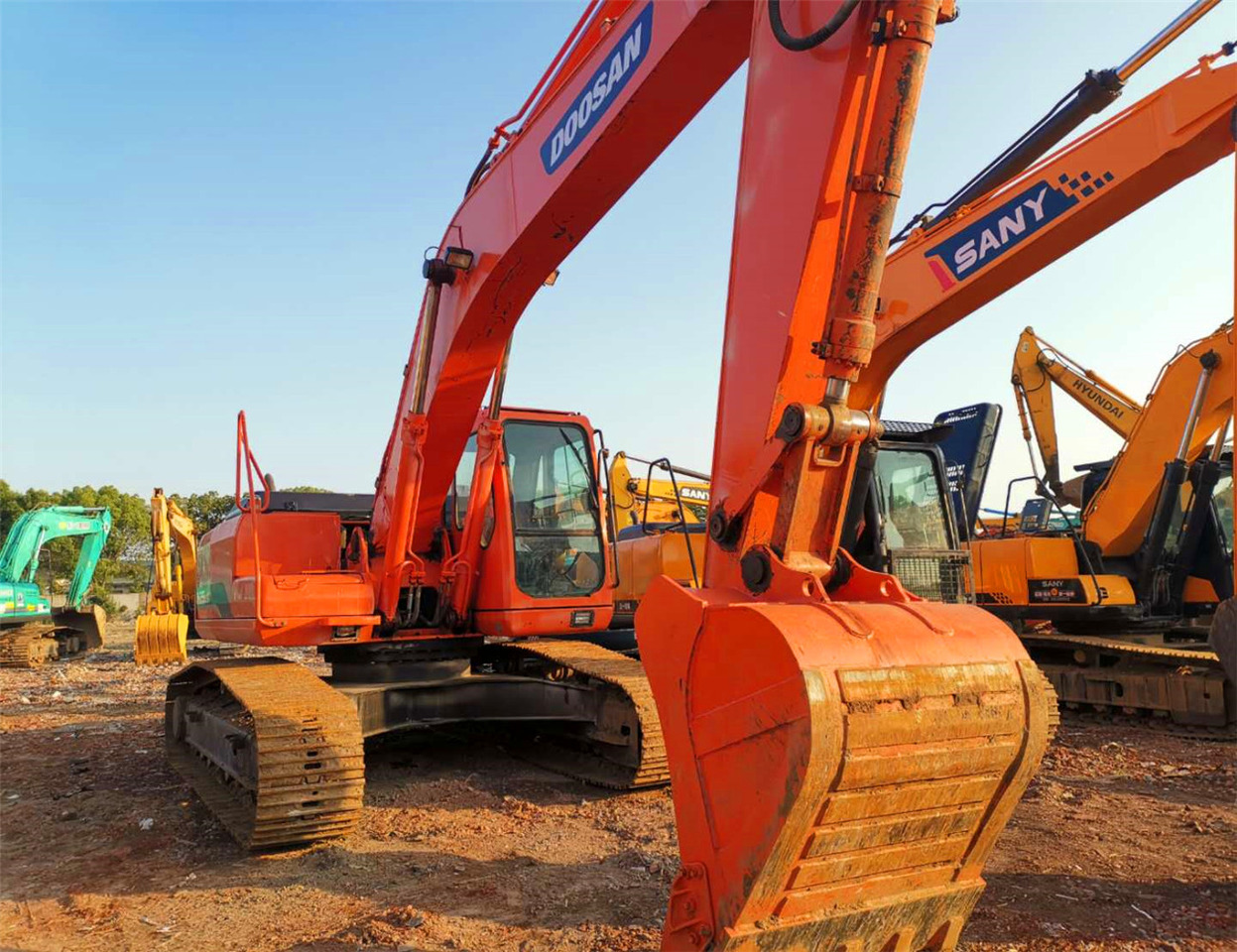 DOOSAN Crawler Excavator DH225 Click Here for Discount - Pelle sur chenille: photos 1 DOOSAN Crawler Excavator DH225 Click Here for Discount - Pelle sur chenille: photos 1