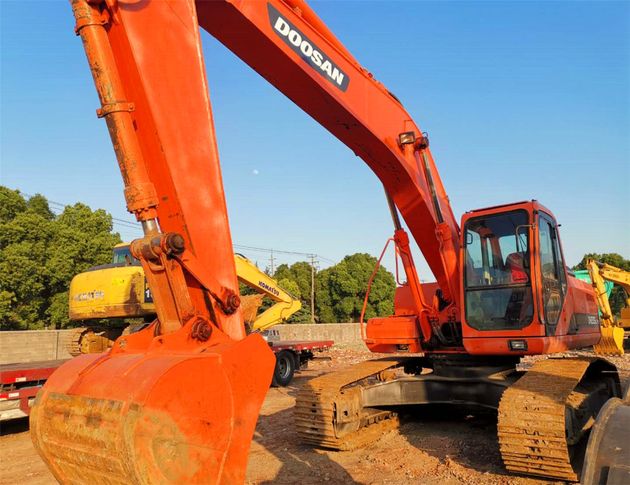 DOOSAN Crawler Excavator DH225 Click Here for Discount - Pelle sur chenille: photos 4 DOOSAN Crawler Excavator DH225 Click Here for Discount - Pelle sur chenille: photos 4