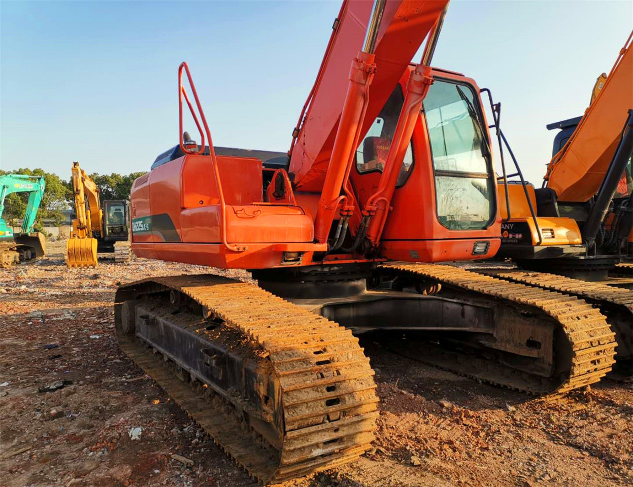 DOOSAN Crawler Excavator DH225 Click Here for Discount - Pelle sur chenille: photos 3 DOOSAN Crawler Excavator DH225 Click Here for Discount - Pelle sur chenille: photos 3