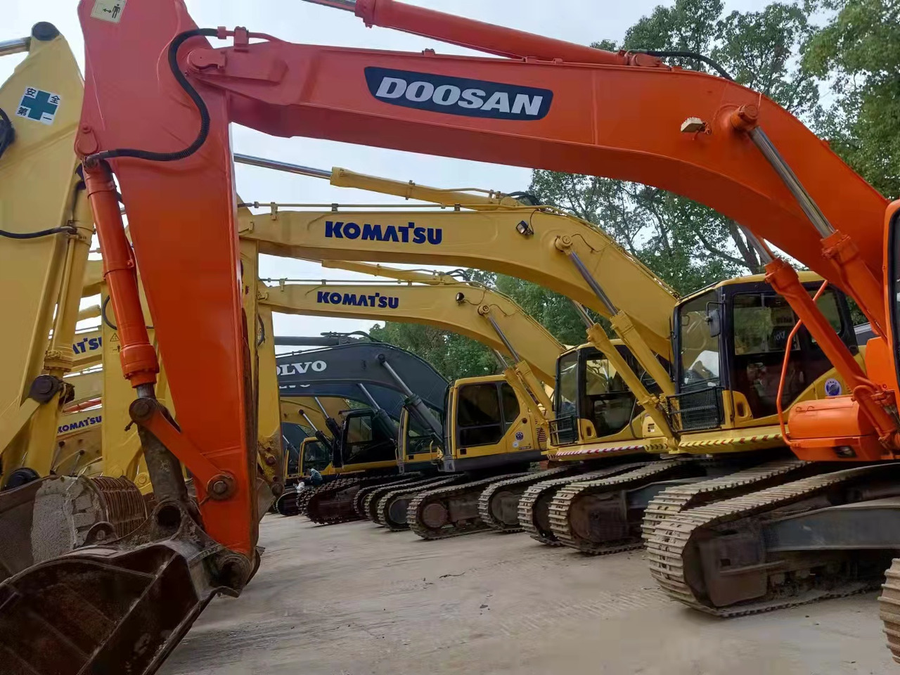 DOOSAN DH300LC-7 - Pelle sur chenille: photos 1 DOOSAN DH300LC-7 - Pelle sur chenille: photos 1