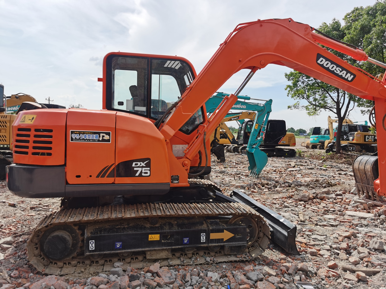 DOOSAN DX75 - Pelle sur chenille: photos 1 DOOSAN DX75 - Pelle sur chenille: photos 1