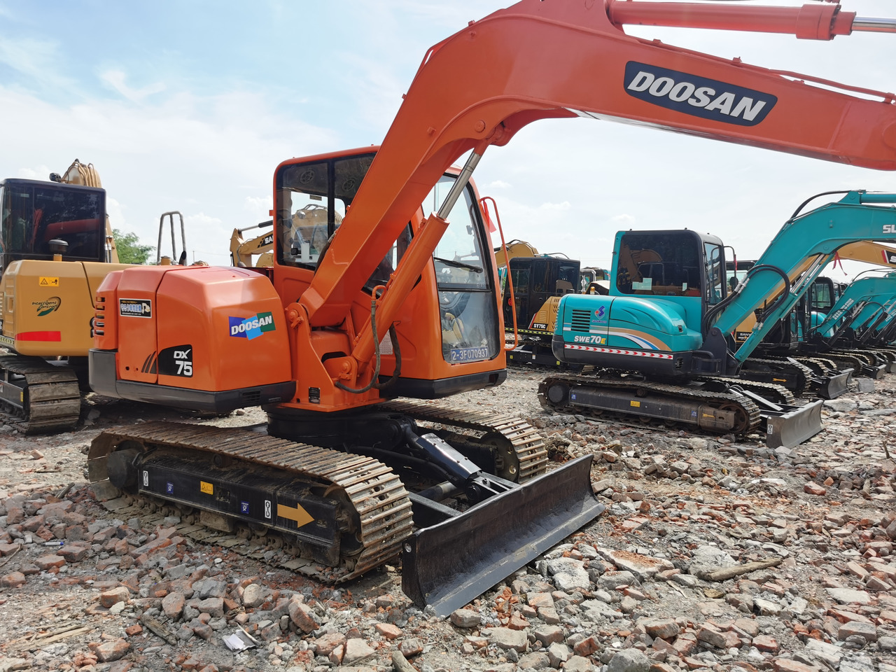 DOOSAN DX75 - Pelle sur chenille: photos 2 DOOSAN DX75 - Pelle sur chenille: photos 2