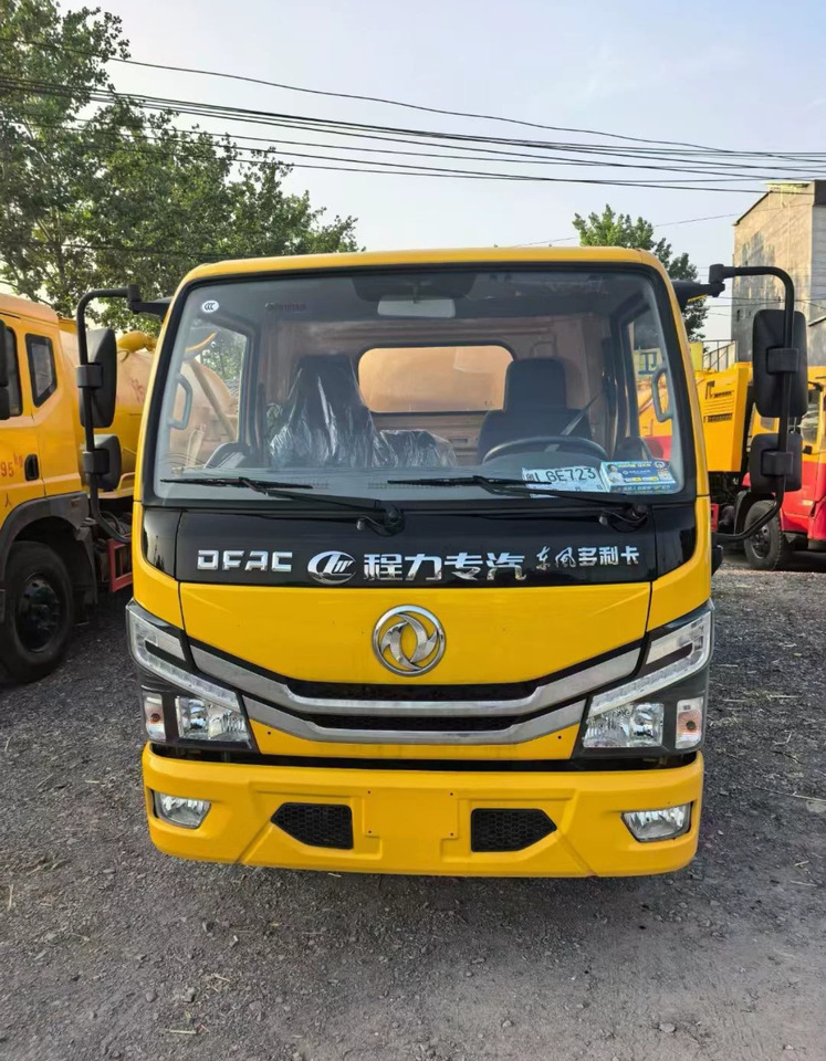 DongFeng Small Sewage Truck - Camion hydrocureur: photos 3 DongFeng Small Sewage Truck - Camion hydrocureur: photos 3