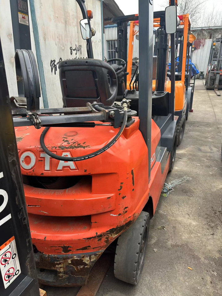 TOYOTA FD20 Forklift Click for Discount - Engins de chantier: photos 3 TOYOTA FD20 Forklift Click for Discount - Engins de chantier: photos 3