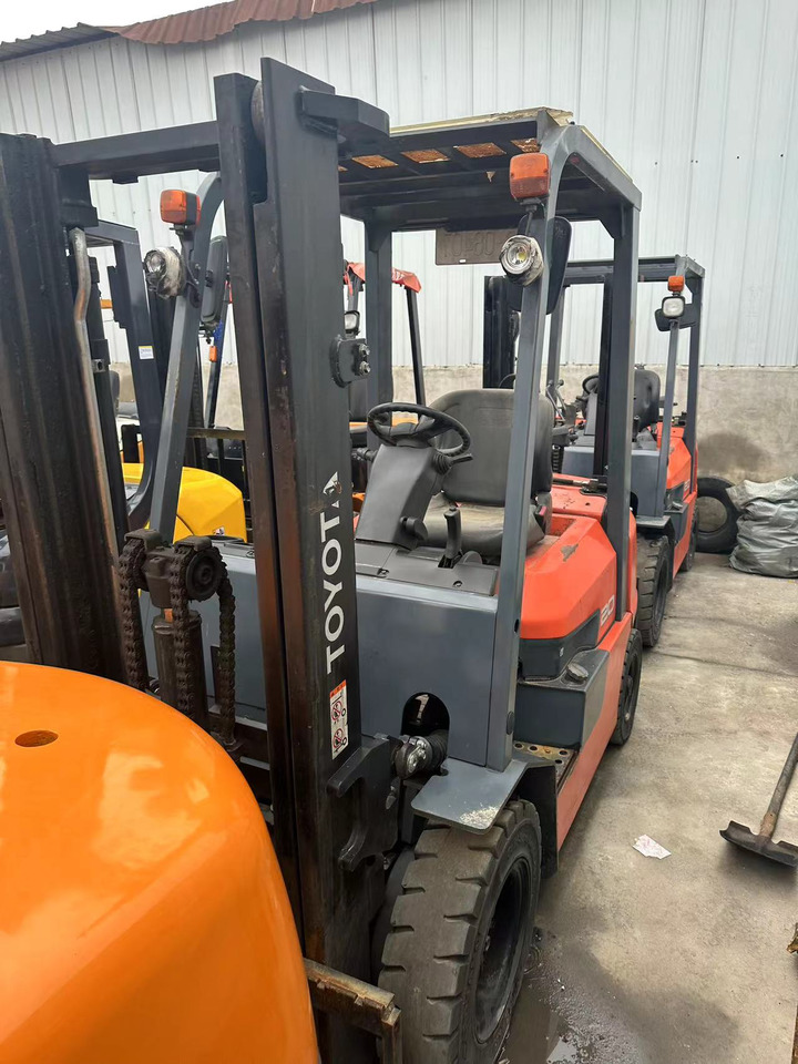 TOYOTA FD20 Forklift Click for Discount - Engins de chantier: photos 4 TOYOTA FD20 Forklift Click for Discount - Engins de chantier: photos 4