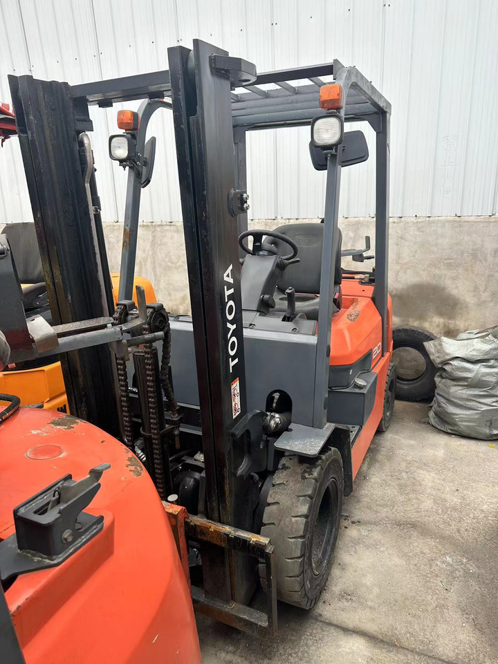 TOYOTA FD20 Forklift Click for Discount - Engins de chantier: photos 5 TOYOTA FD20 Forklift Click for Discount - Engins de chantier: photos 5