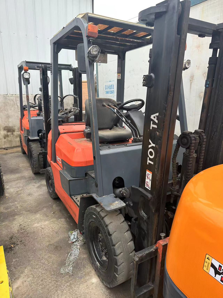 TOYOTA FD20 Forklift Click for Discount - Engins de chantier: photos 2 TOYOTA FD20 Forklift Click for Discount - Engins de chantier: photos 2