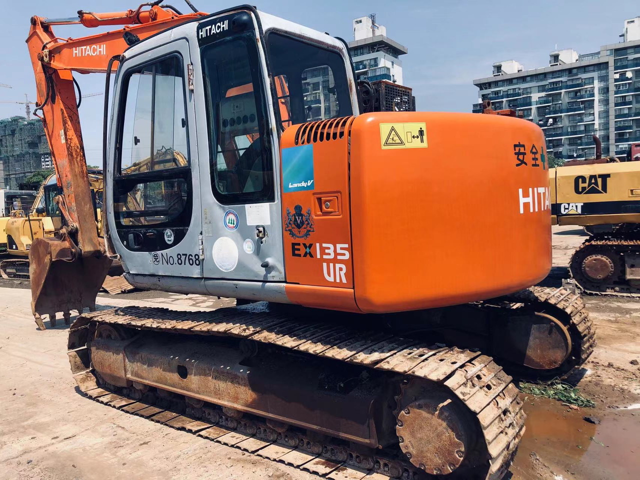 HITACHI EX135 - Pelle sur chenille: photos 2 HITACHI EX135 - Pelle sur chenille: photos 2