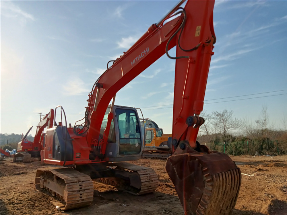 HITACHI ZX135 - Pelle sur chenille: photos 2 HITACHI ZX135 - Pelle sur chenille: photos 2