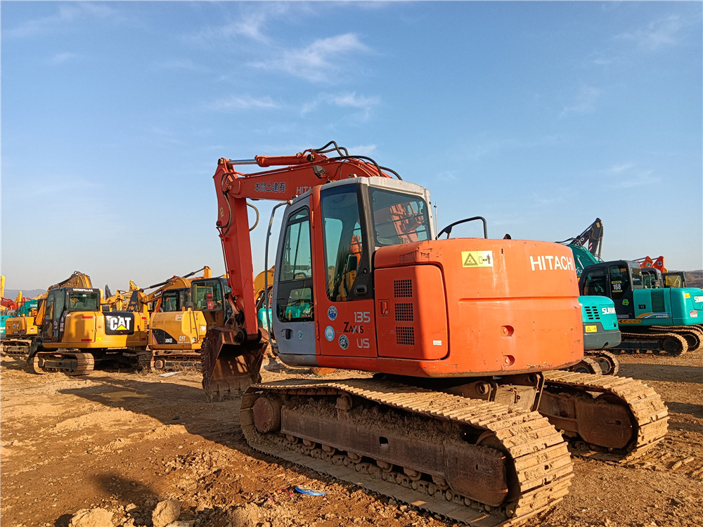 HITACHI ZX135 - Pelle sur chenille: photos 3 HITACHI ZX135 - Pelle sur chenille: photos 3