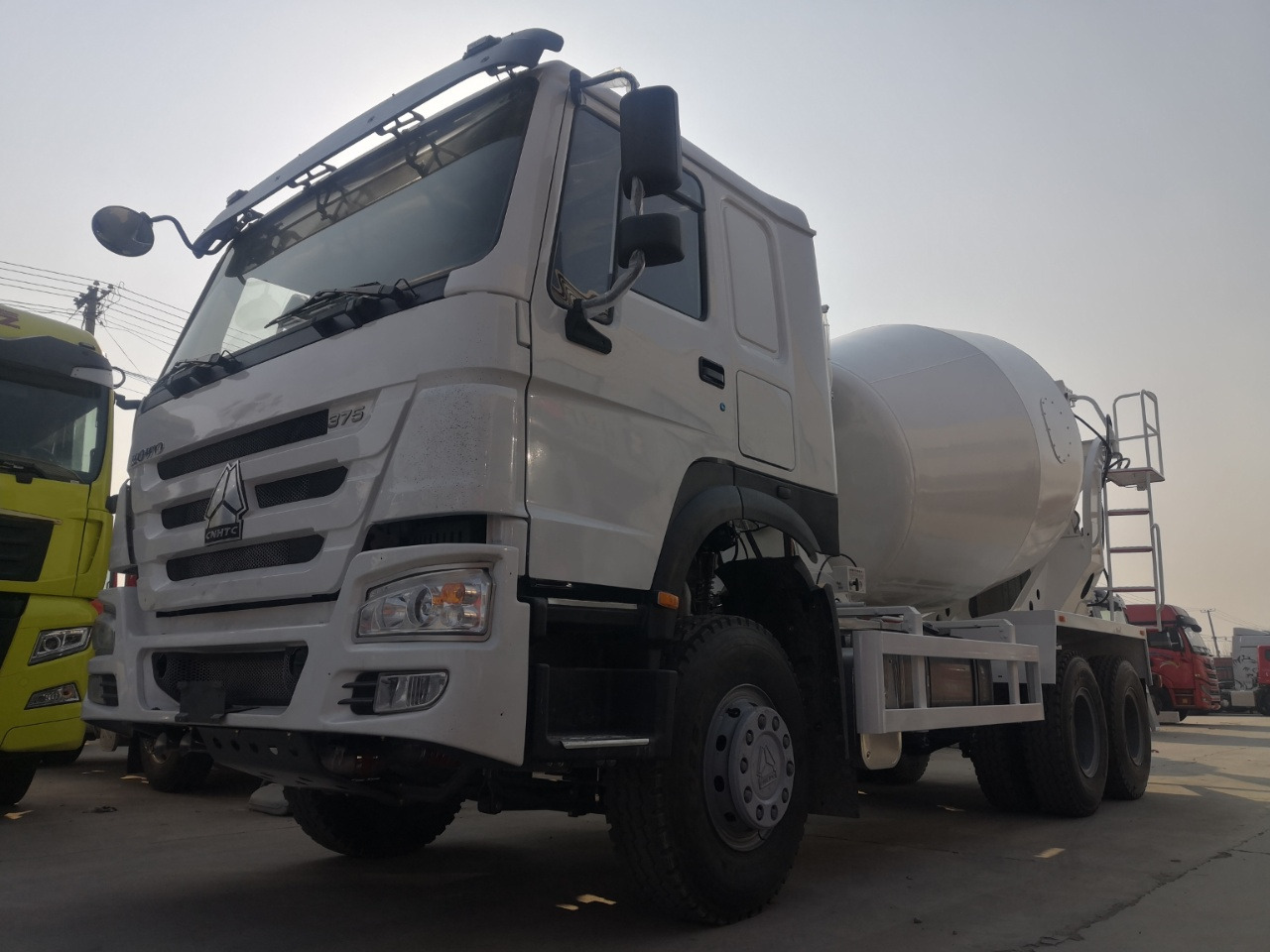 HOWO 10Cube Cement Mixer Truck 6*4 Click Here for Discount - Camion malaxeur: photos 2 HOWO 10Cube Cement Mixer Truck 6*4 Click Here for Discount - Camion malaxeur: photos 2