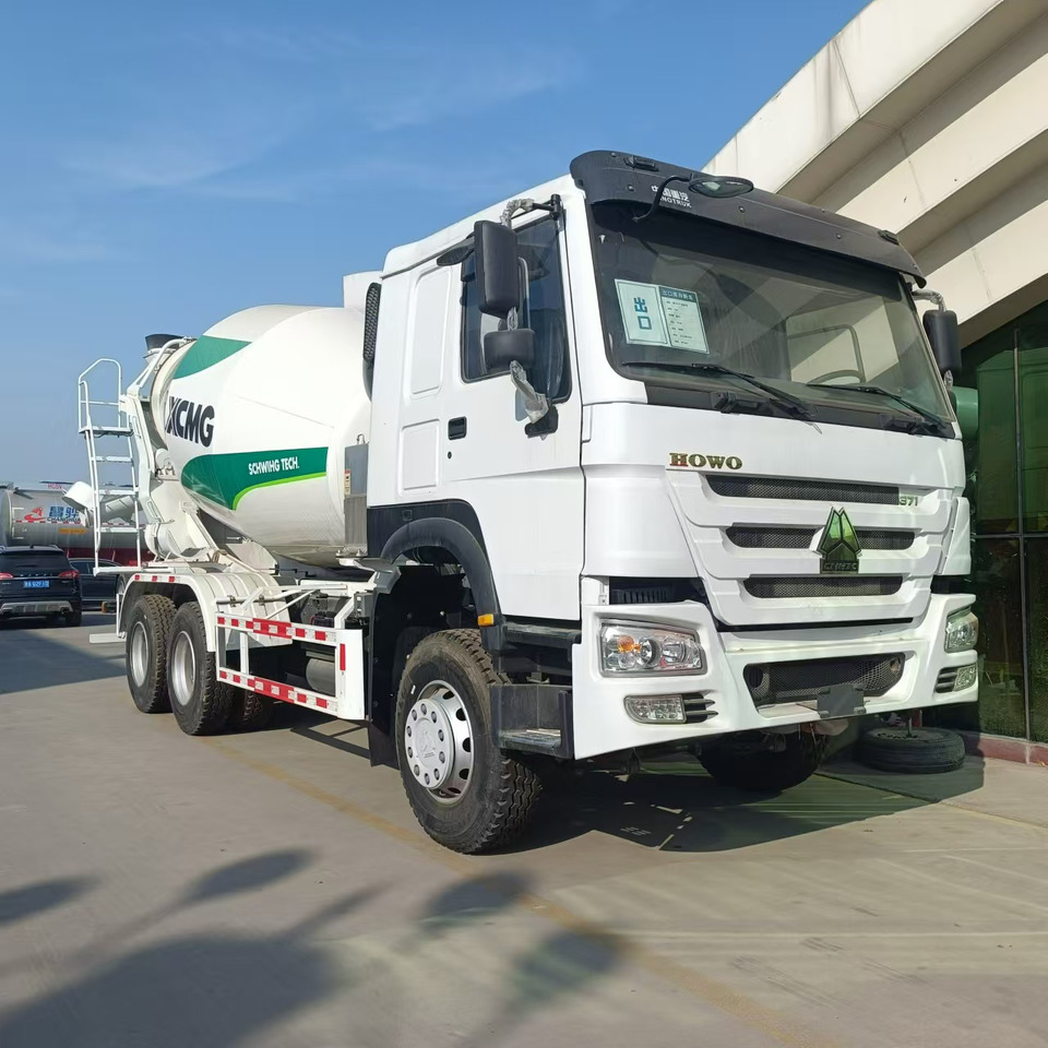 HOWO 6*4 Cement Mixer Truck - Camion malaxeur: photos 2 HOWO 6*4 Cement Mixer Truck - Camion malaxeur: photos 2