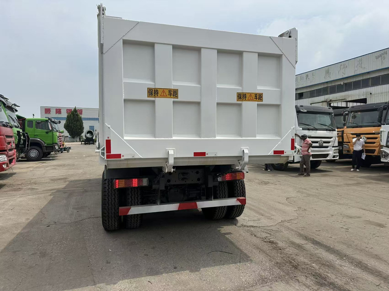HOWO Howo Dump truck 6✖4 White - Camion benne: photos 5 HOWO Howo Dump truck 6✖4 White - Camion benne: photos 5