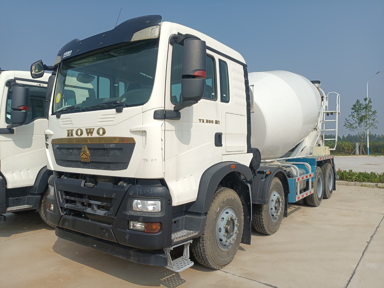 HOWO TX350 Cement Mixer Truck - Camion malaxeur: photos 1 HOWO TX350 Cement Mixer Truck - Camion malaxeur: photos 1