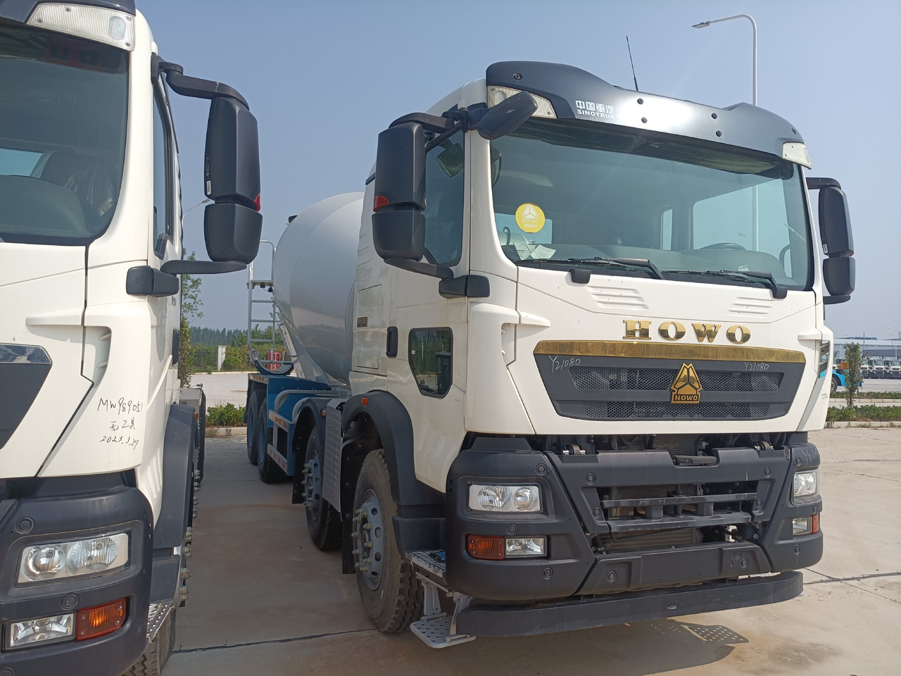 HOWO TX350 Cement Mixer Truck - Camion malaxeur: photos 2 HOWO TX350 Cement Mixer Truck - Camion malaxeur: photos 2