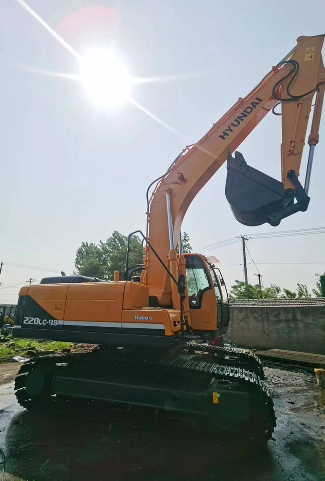 Pelle sur chenille HYUNDAI Crawler Excavator R220LC-9S Good Condition: photos 6