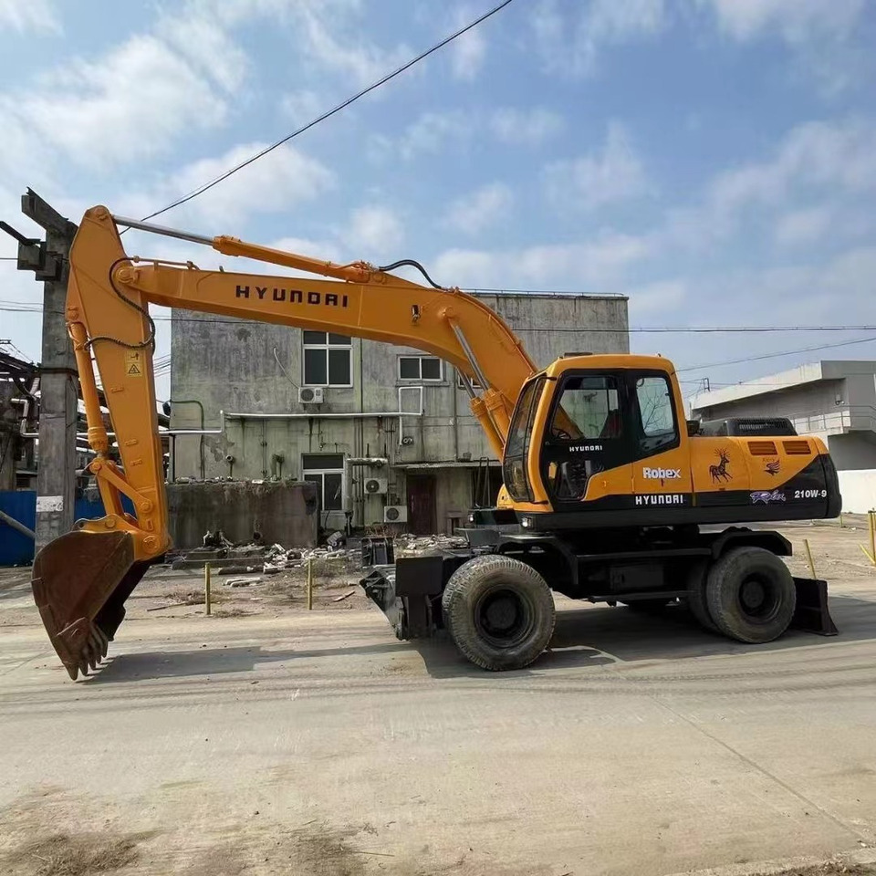 HYUNDAI R210W-9 - Chargeuse sur pneus: photos 2 HYUNDAI R210W-9 - Chargeuse sur pneus: photos 2