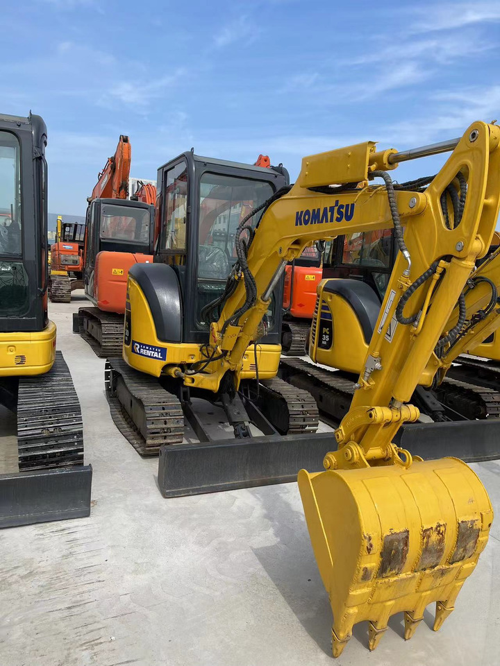 KOMATSU Mini Excavator PC30 Powerful and Efficient Yanmar Engine - Mini pelle: photos 1 KOMATSU Mini Excavator PC30 Powerful and Efficient Yanmar Engine - Mini pelle: photos 1