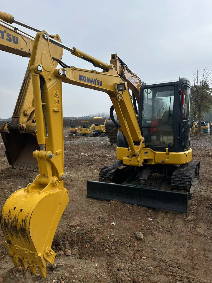 KOMATSU Mini Excavator PC40 With Enclosed Cab - Mini pelle: photos 1 KOMATSU Mini Excavator PC40 With Enclosed Cab - Mini pelle: photos 1