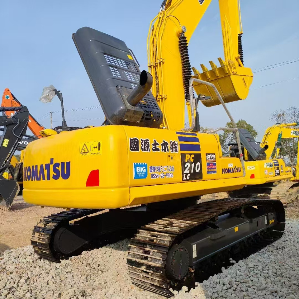 KOMATSU PC210 - Pelle sur chenille: photos 1 KOMATSU PC210 - Pelle sur chenille: photos 1