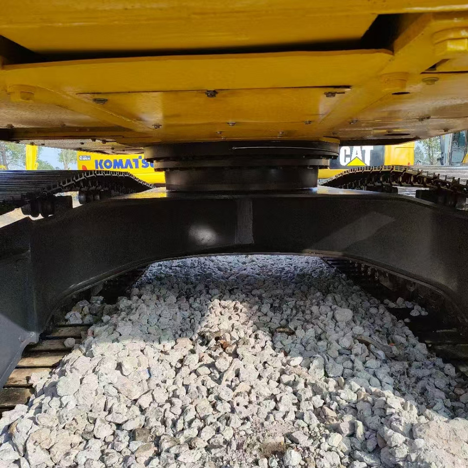 KOMATSU PC210 - Pelle sur chenille: photos 4 KOMATSU PC210 - Pelle sur chenille: photos 4