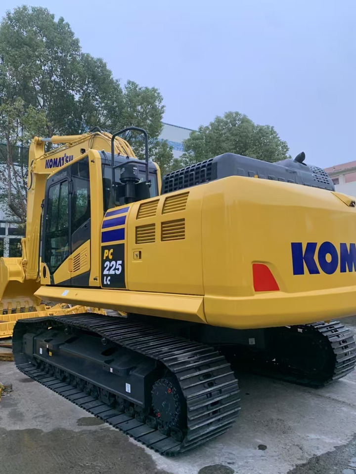 KOMATSU PC225 - Pelle sur chenille: photos 1 KOMATSU PC225 - Pelle sur chenille: photos 1