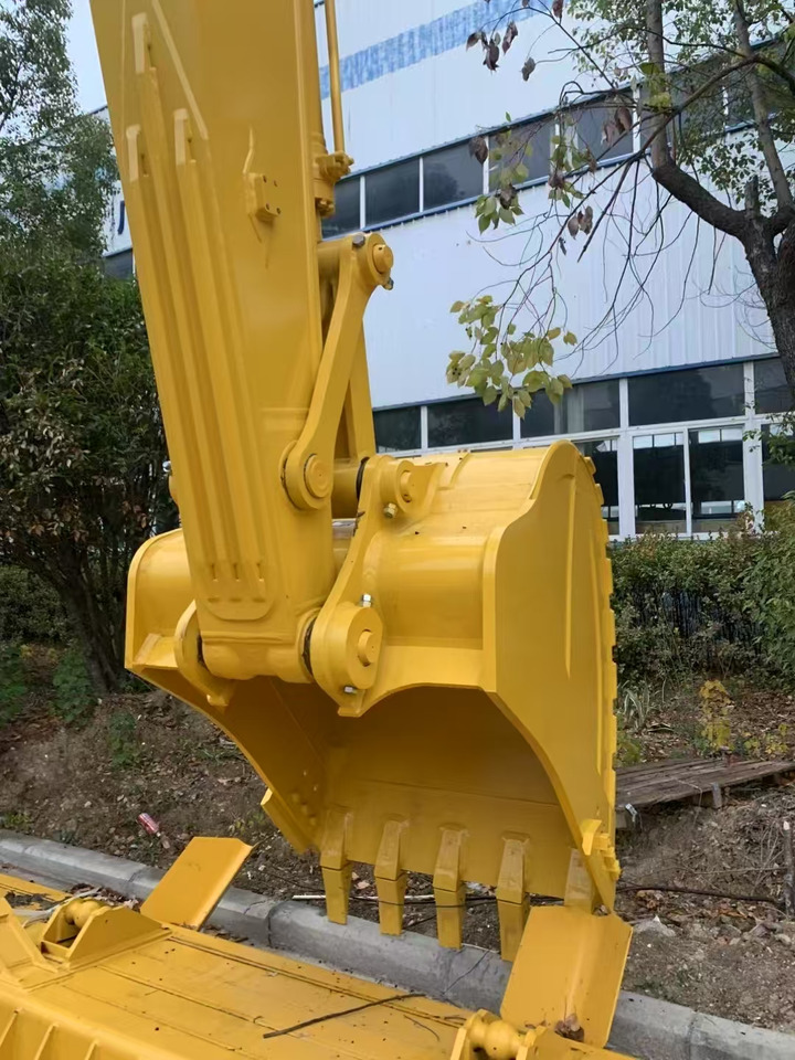 KOMATSU PC225 - Pelle sur chenille: photos 5 KOMATSU PC225 - Pelle sur chenille: photos 5