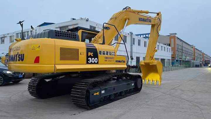 KOMATSU PC300-8 Excavator | Ultra Low Hours 4,200 | One Owner | Full Service History - Pelle sur chenille: photos 2 KOMATSU PC300-8 Excavator | Ultra Low Hours 4,200 | One Owner | Full Service History - Pelle sur chenille: photos 2