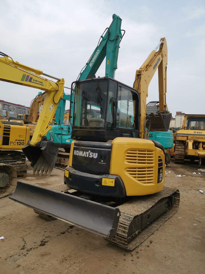 KOMATSU PC35MR - Pelle sur chenille: photos 4 KOMATSU PC35MR - Pelle sur chenille: photos 4